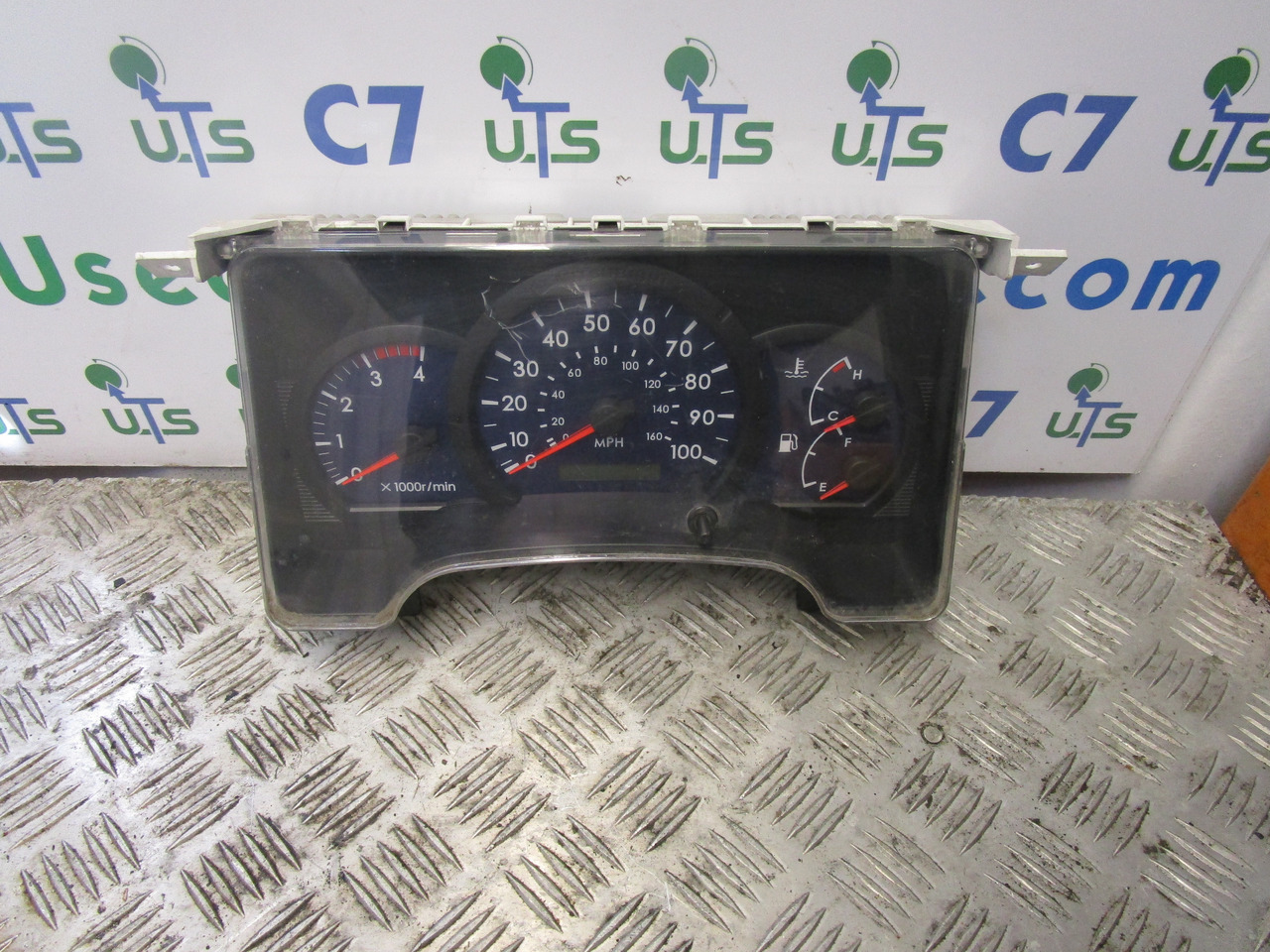 MITSUBISHI FUSO CLOCK CLUSTER P/NO MK542223 - Sistema elétrico de Caminhão: foto 1 MITSUBISHI FUSO CLOCK CLUSTER P/NO MK542223 - Sistema elétrico de Caminhão: foto 1