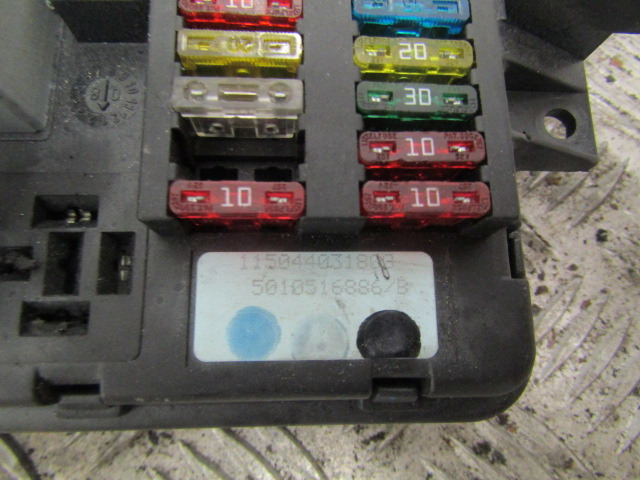 RENAULT MIDLUM DCI FUSE BAORD P/NO 5010516886/B - Sistema elétrico de Caminhão: foto 2 RENAULT MIDLUM DCI FUSE BAORD P/NO 5010516886/B - Sistema elétrico de Caminhão: foto 2