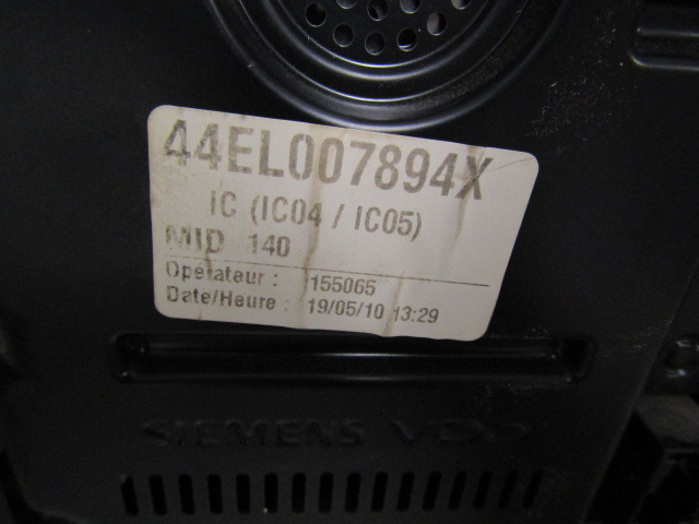 RENAULT MIDLUM DXI CLOCK CLUSTER P/NO 7421050636-04 - Cabine e interior de Caminhão: foto 2 RENAULT MIDLUM DXI CLOCK CLUSTER P/NO 7421050636-04 - Cabine e interior de Caminhão: foto 2