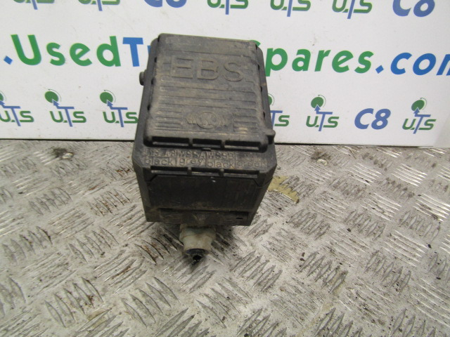 RENAULT MIDLUM DXI EBS BRAKE VALVE ‘KNORR-BREMSE’ P/NO - Peças de freio de Caminhão: foto 1 RENAULT MIDLUM DXI EBS BRAKE VALVE ‘KNORR-BREMSE’ P/NO - Peças de freio de Caminhão: foto 1