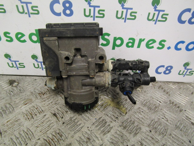 RENAULT MIDLUM DXI EBS BRAKE VALVE ‘KNORR-BREMSE’ P/NO - Peças de freio de Caminhão: foto 2 RENAULT MIDLUM DXI EBS BRAKE VALVE ‘KNORR-BREMSE’ P/NO - Peças de freio de Caminhão: foto 2