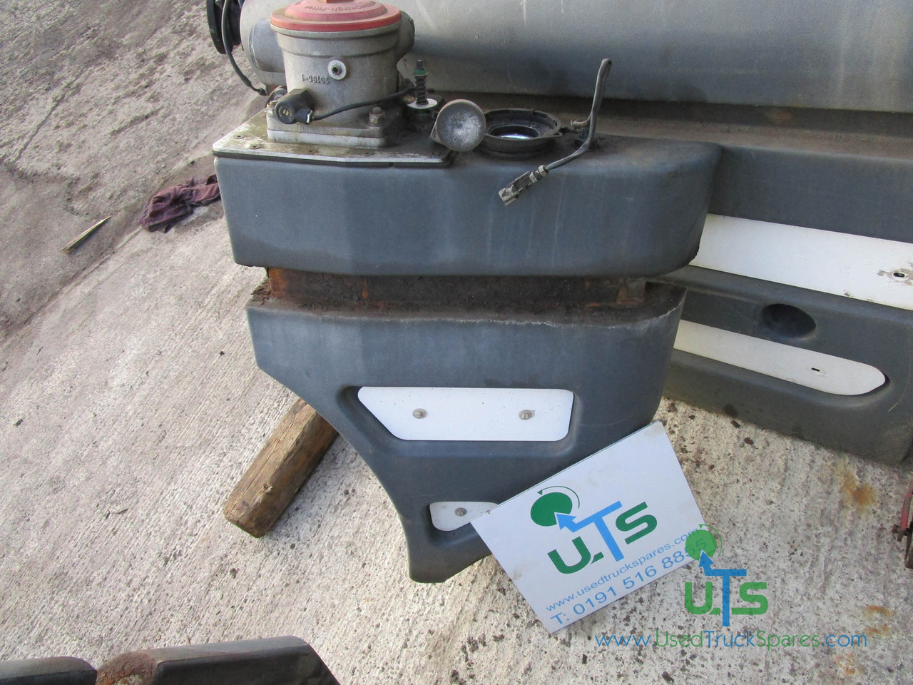 SCHMIDT SWINGO 200 HYDRAULIC TANK - Tanque hidráulico de Veículo municipal/ Especial: foto 1 SCHMIDT SWINGO 200 HYDRAULIC TANK - Tanque hidráulico de Veículo municipal/ Especial: foto 1