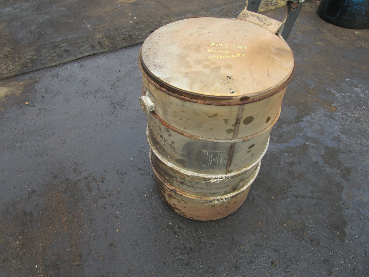 VOLVO FM9 / FM12 EMINOX DPF EXHAUST P/NO WEHN022 - Silenciador/ Sistema de escape de Caminhão: foto 1 VOLVO FM9 / FM12 EMINOX DPF EXHAUST P/NO WEHN022 - Silenciador/ Sistema de escape de Caminhão: foto 1