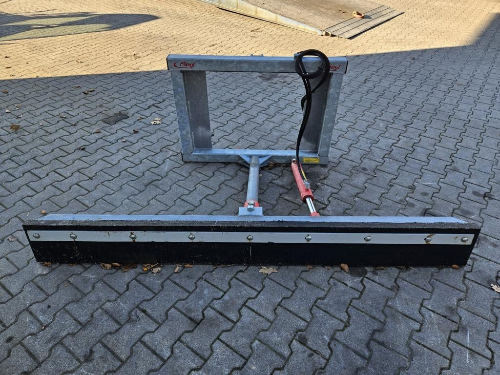Fliegl Gummi-Schiebeschild - Carregador frontal para o trator: foto 1 Fliegl Gummi-Schiebeschild - Carregador frontal para o trator: foto 1