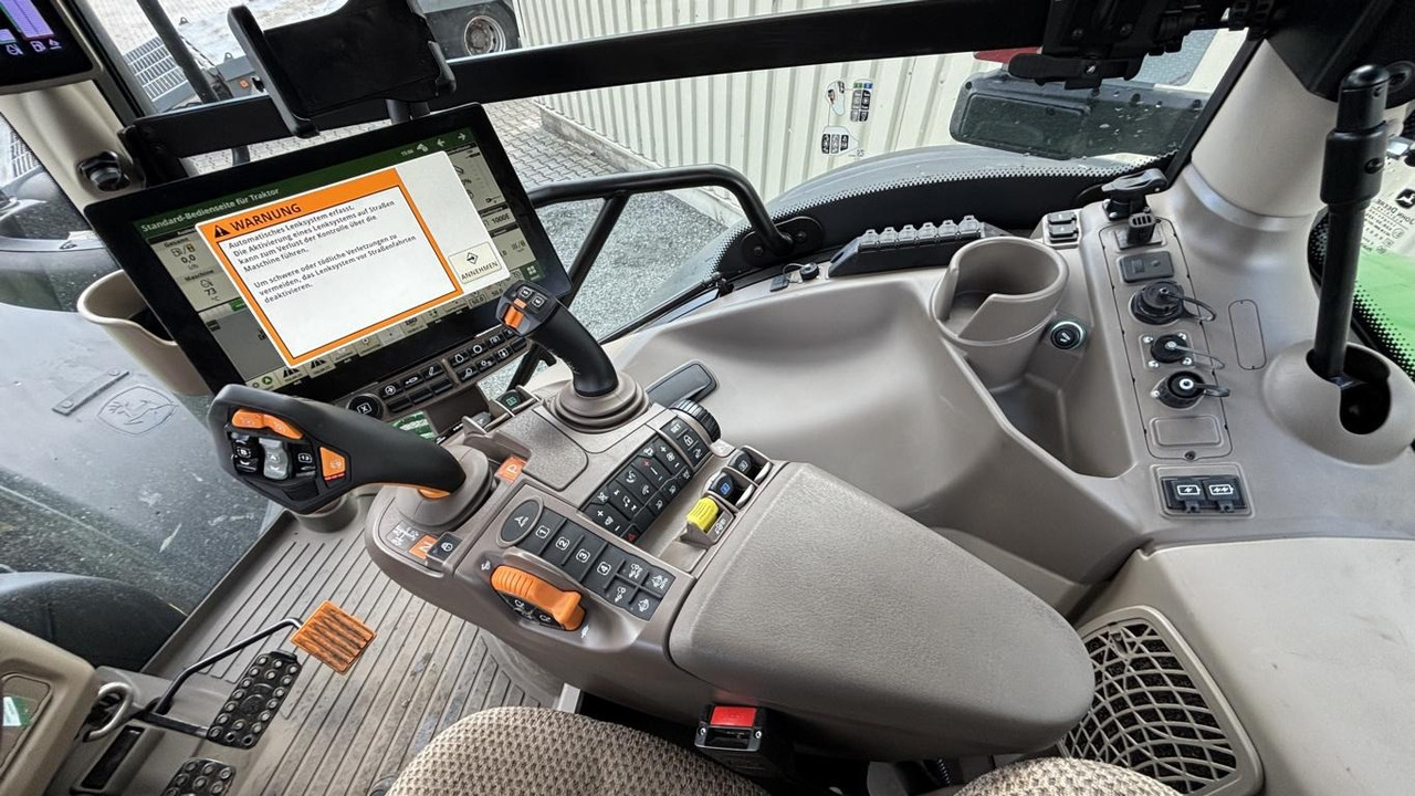 John Deere 6R215 - Trator: foto 4 John Deere 6R215 - Trator: foto 4