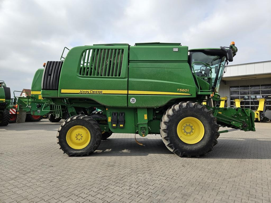 John Deere T560I - Ceifeira debulhadora: foto 1 John Deere T560I - Ceifeira debulhadora: foto 1