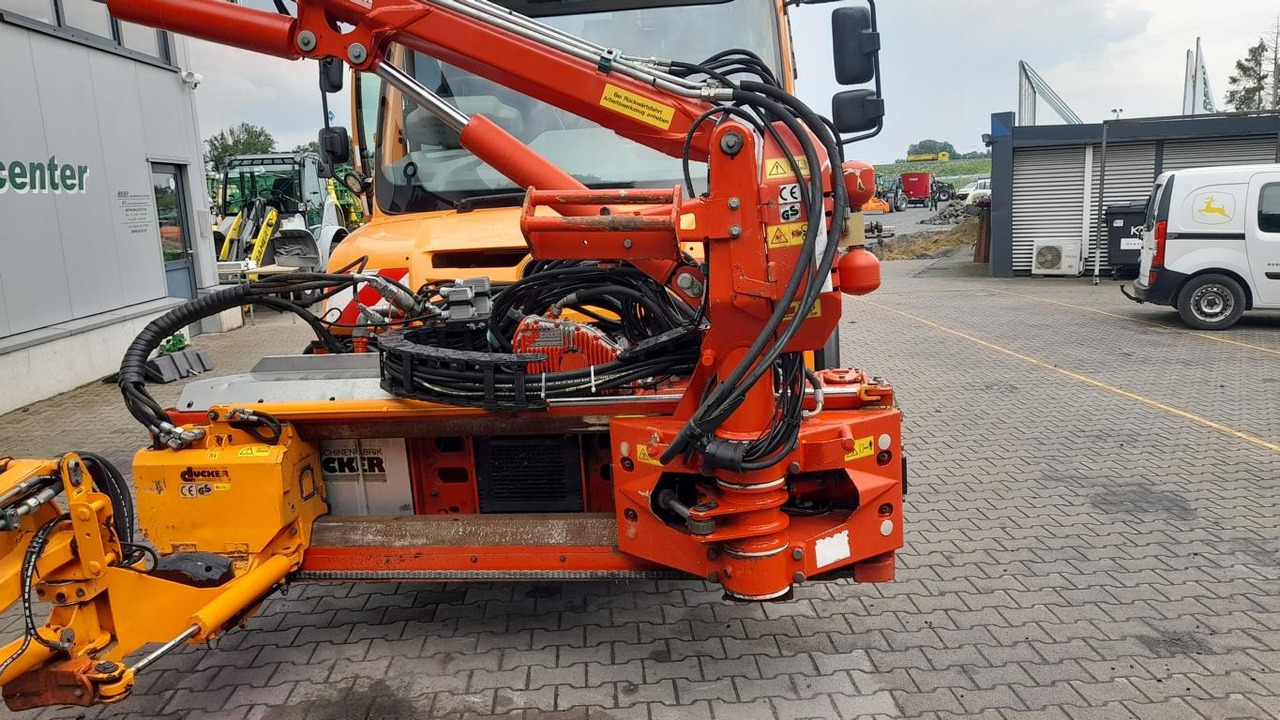 Mercedes-Benz UNIMOG U 527 - Veículo municipal/ Especial: foto 2 Mercedes-Benz UNIMOG U 527 - Veículo municipal/ Especial: foto 2
