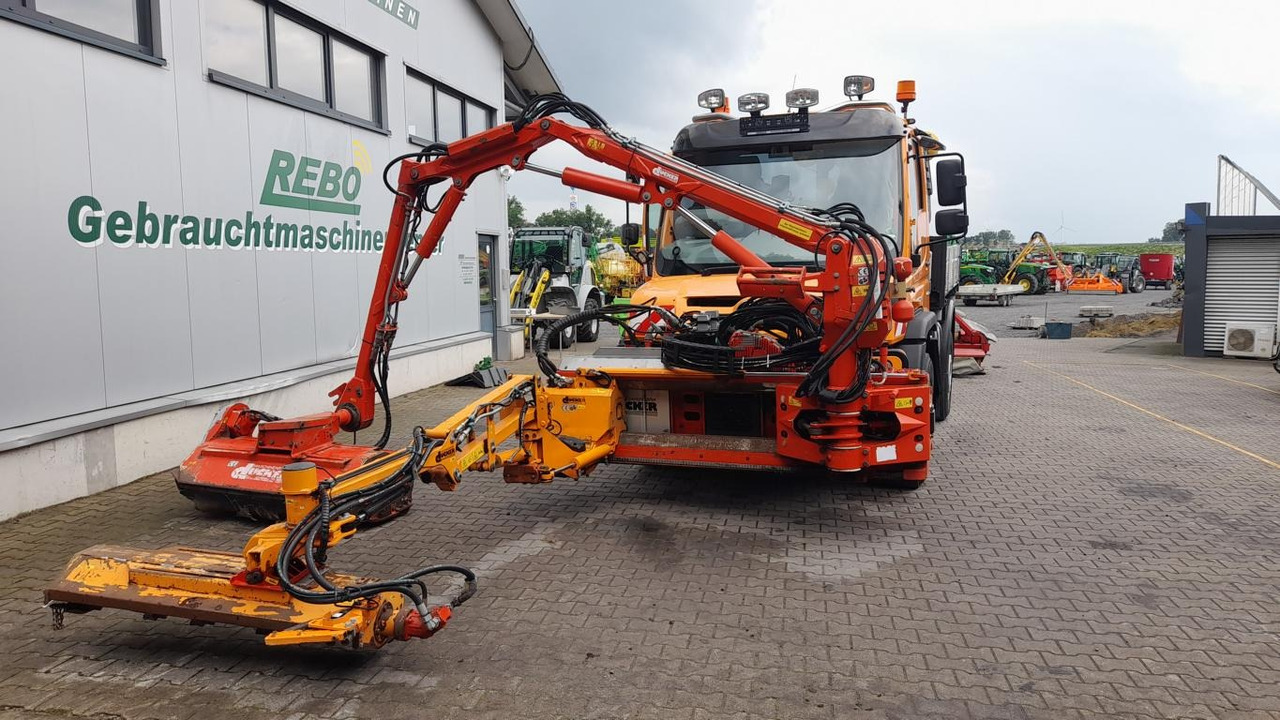 Mercedes-Benz UNIMOG U 527 - Veículo municipal/ Especial: foto 3 Mercedes-Benz UNIMOG U 527 - Veículo municipal/ Especial: foto 3