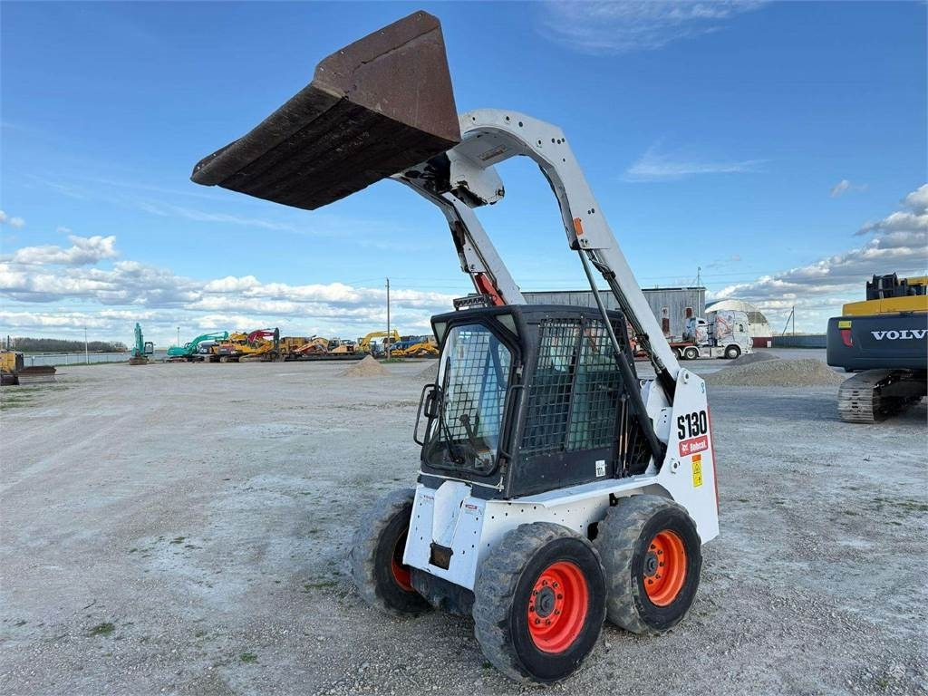 Bobcat S130 - Mini carregadeira: foto 1 Bobcat S130 - Mini carregadeira: foto 1