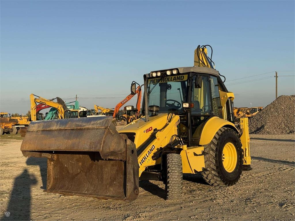 New Holland B 110-4PT , 2 quick couplers - Retroescavadeira: foto 2 New Holland B 110-4PT , 2 quick couplers - Retroescavadeira: foto 2