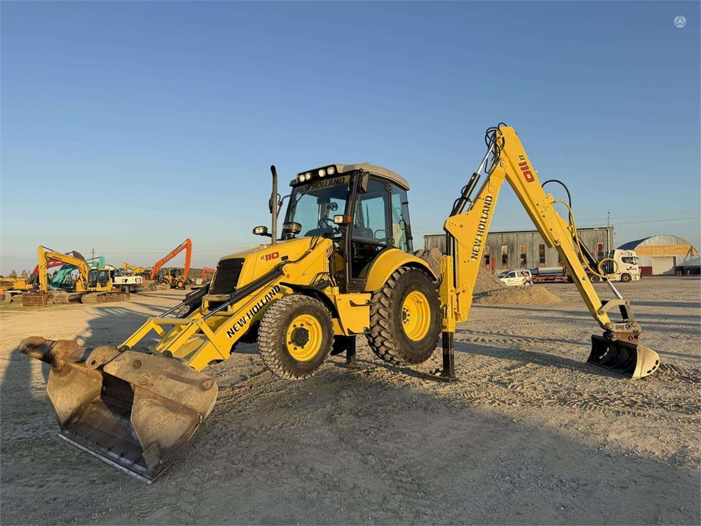 New Holland B 110-4PT , 2 quick couplers - Retroescavadeira: foto 1 New Holland B 110-4PT , 2 quick couplers - Retroescavadeira: foto 1