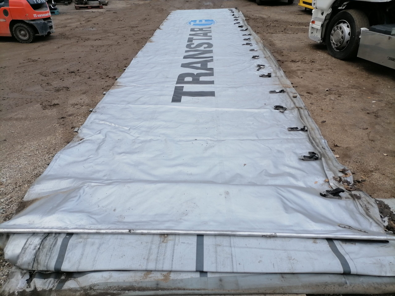 KRONE Haagise küljetent - Peça universal de Caminhão: foto 1 KRONE Haagise küljetent - Peça universal de Caminhão: foto 1