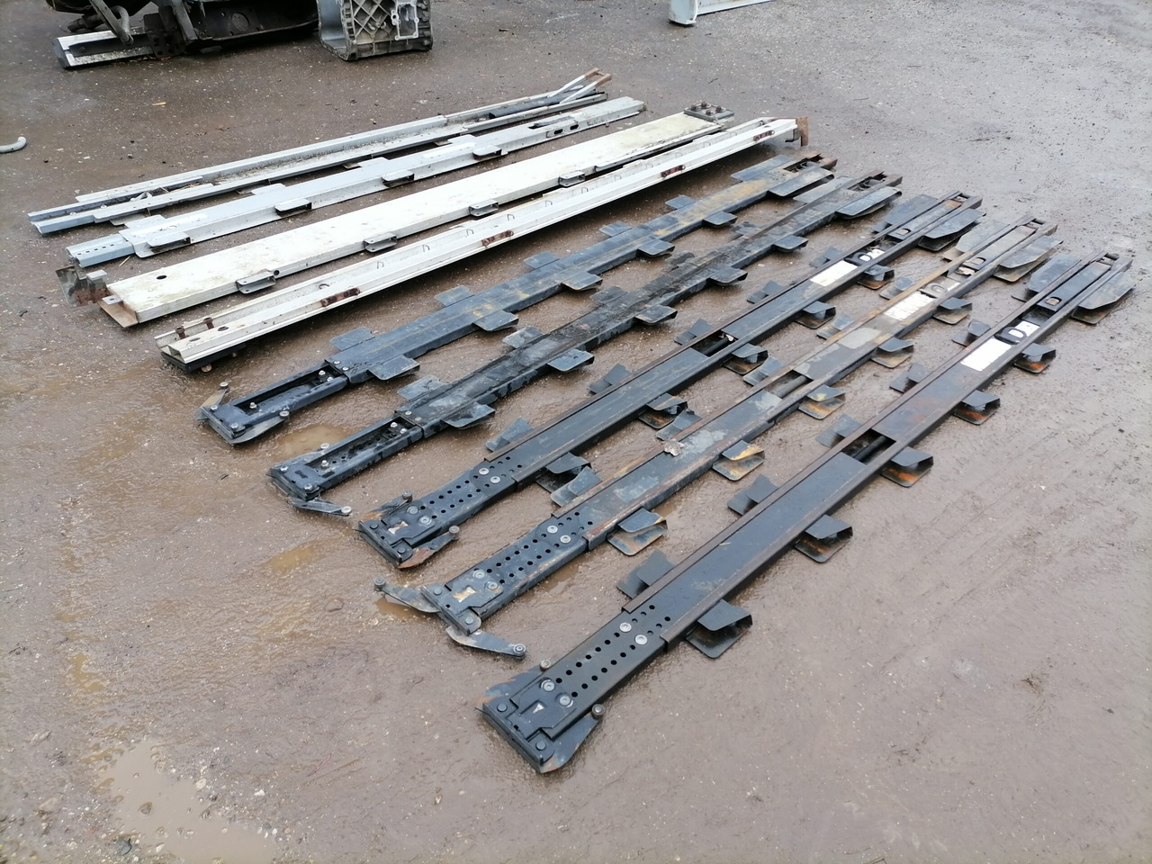 KRONE Haagise tugipostid 515068374 - Peça universal de Caminhão: foto 1 KRONE Haagise tugipostid 515068374 - Peça universal de Caminhão: foto 1