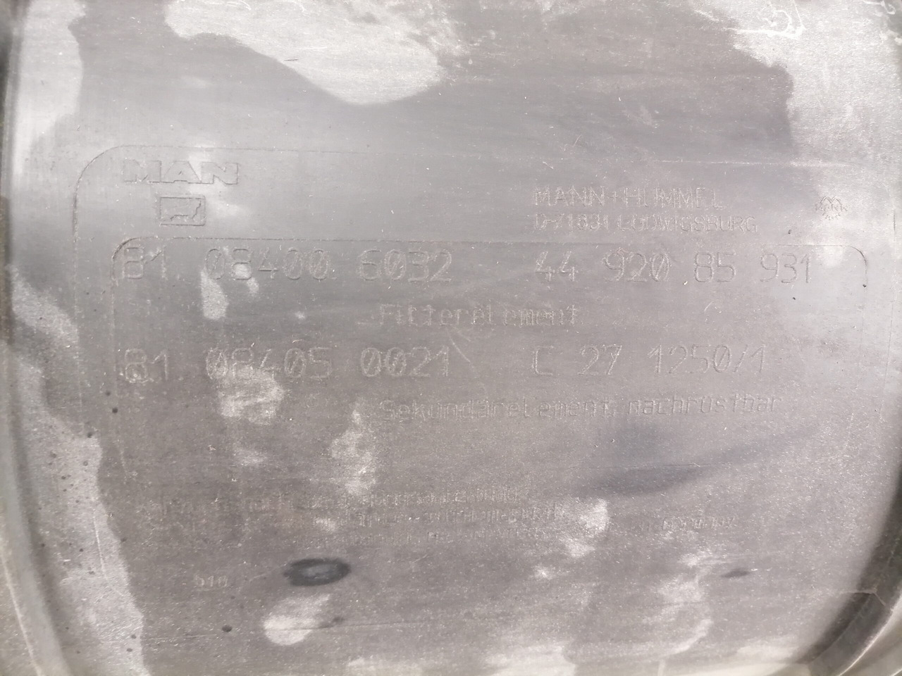 MAN Air filter housing 81084006032 - Sistema de admissão de ar de Caminhão: foto 2 MAN Air filter housing 81084006032 - Sistema de admissão de ar de Caminhão: foto 2