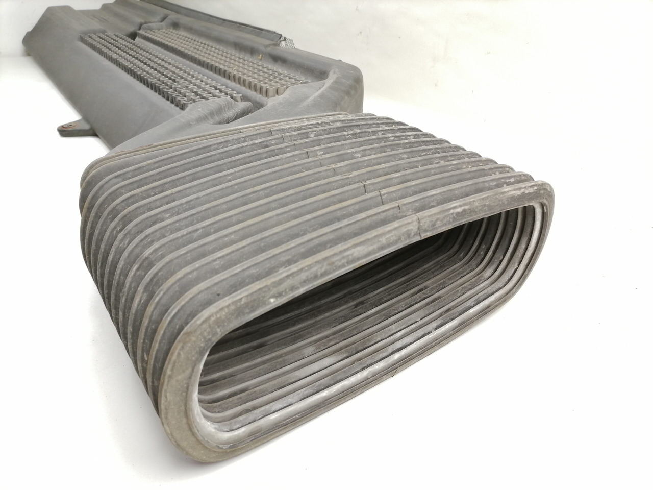 MAN Air intake 81082010400 - Sistema de admissão de ar de Caminhão: foto 4 MAN Air intake 81082010400 - Sistema de admissão de ar de Caminhão: foto 4