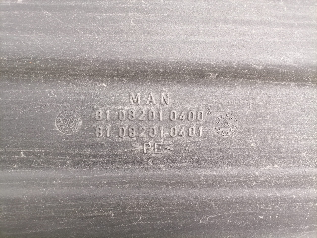 MAN Air intake 81082010400 - Sistema de admissão de ar de Caminhão: foto 2 MAN Air intake 81082010400 - Sistema de admissão de ar de Caminhão: foto 2