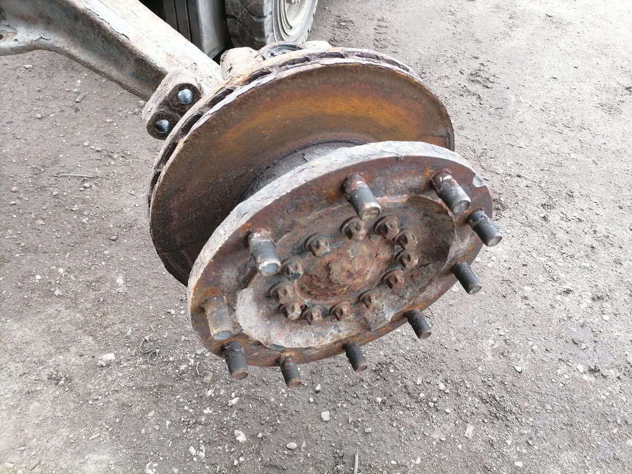 MAN Axel housing 81441013143 - Eixo dianteiro de Caminhão: foto 2 MAN Axel housing 81441013143 - Eixo dianteiro de Caminhão: foto 2