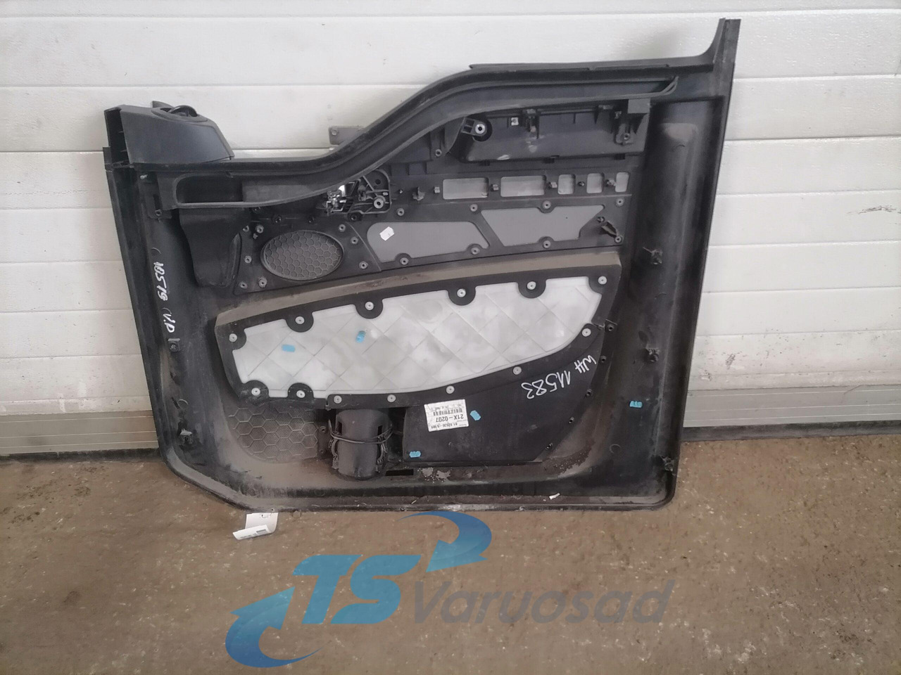 MAN Door trim panel 81626306109 - Porta e peças de Caminhão: foto 2 MAN Door trim panel 81626306109 - Porta e peças de Caminhão: foto 2