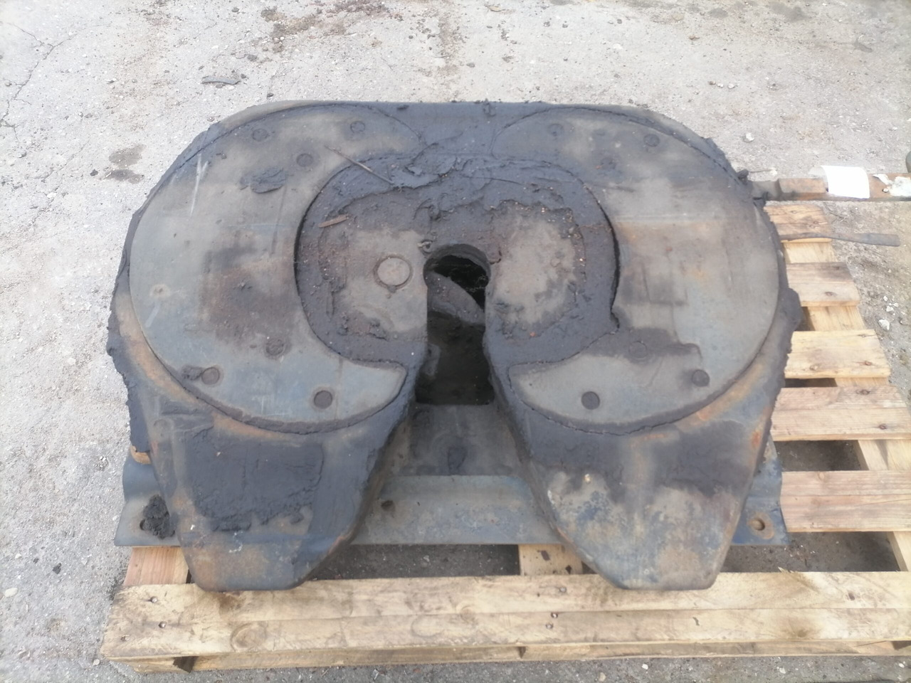 MAN Fifht wheel 662131013 - Quinta-roda de Caminhão: foto 3 MAN Fifht wheel 662131013 - Quinta-roda de Caminhão: foto 3