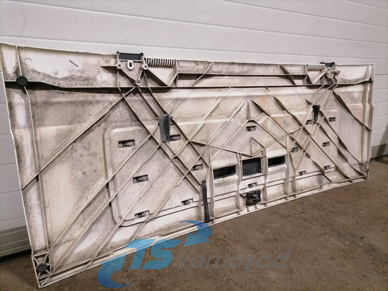MAN Grille panel 81611100053 - Grade radiador de Caminhão: foto 2 MAN Grille panel 81611100053 - Grade radiador de Caminhão: foto 2