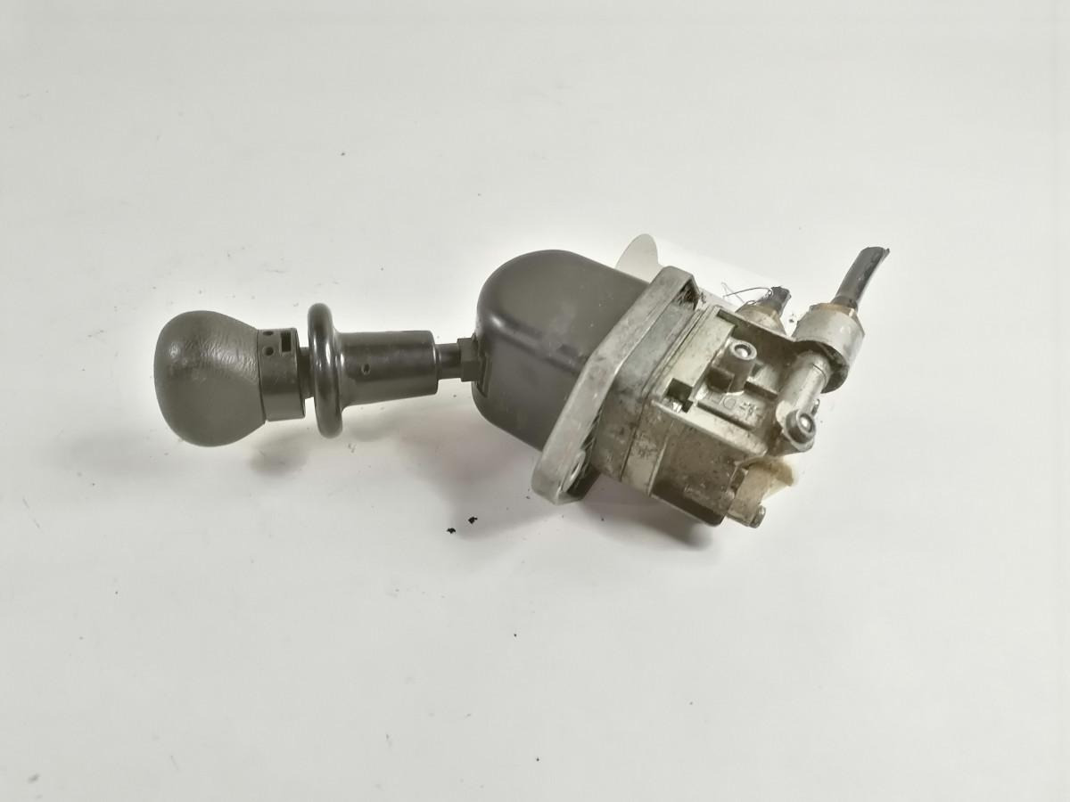 MAN Handbrake control lever 81523156156 - Peça universal de Caminhão: foto 3 MAN Handbrake control lever 81523156156 - Peça universal de Caminhão: foto 3