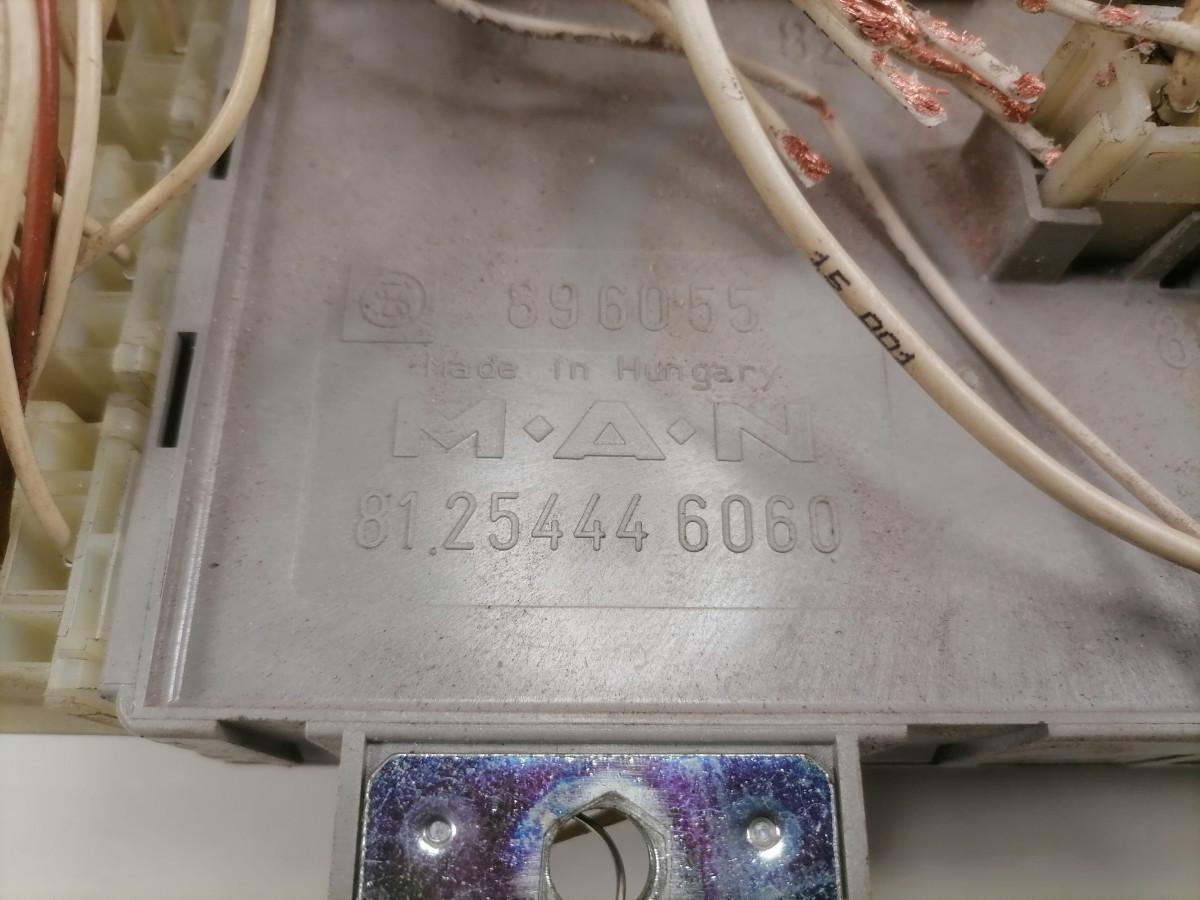 MAN Kaitsmepaneel 81254446060 - Fusível de Caminhão: foto 5 MAN Kaitsmepaneel 81254446060 - Fusível de Caminhão: foto 5