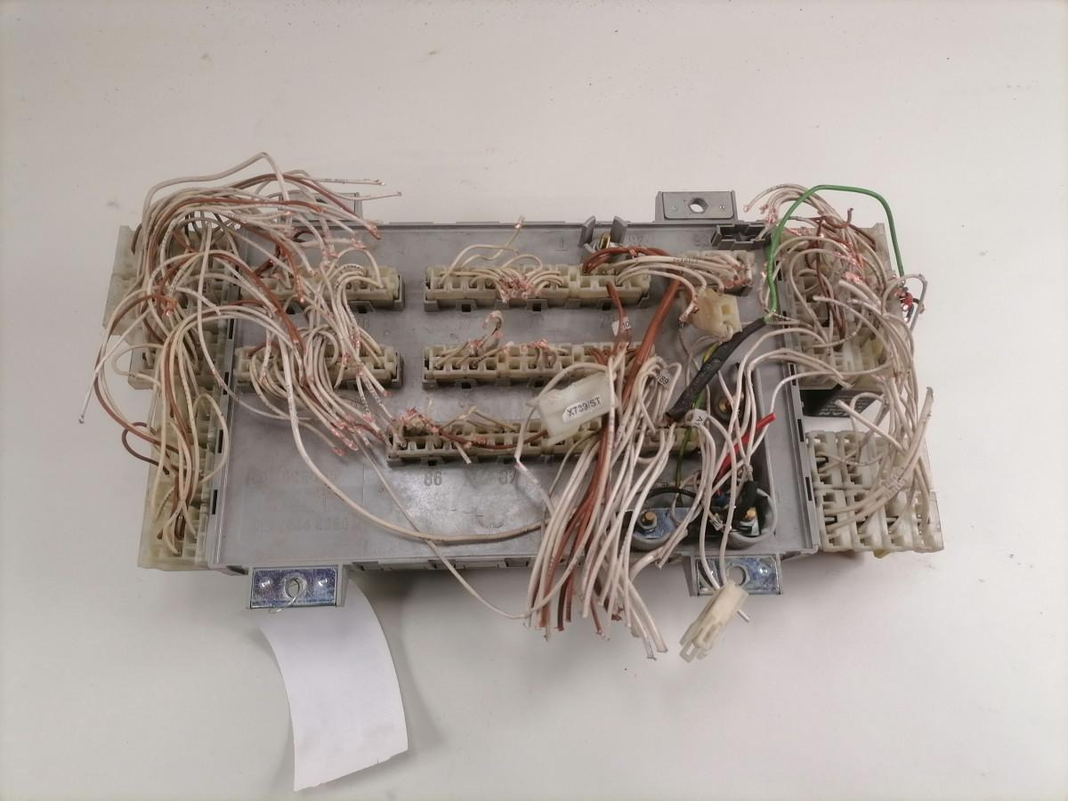 MAN Kaitsmepaneel 81254446060 - Fusível de Caminhão: foto 4 MAN Kaitsmepaneel 81254446060 - Fusível de Caminhão: foto 4