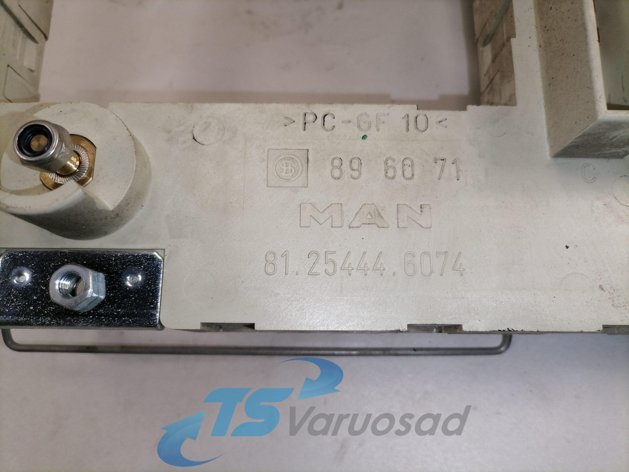 MAN Kaitsmepaneel 81254446074 - Fusível de Caminhão: foto 2 MAN Kaitsmepaneel 81254446074 - Fusível de Caminhão: foto 2