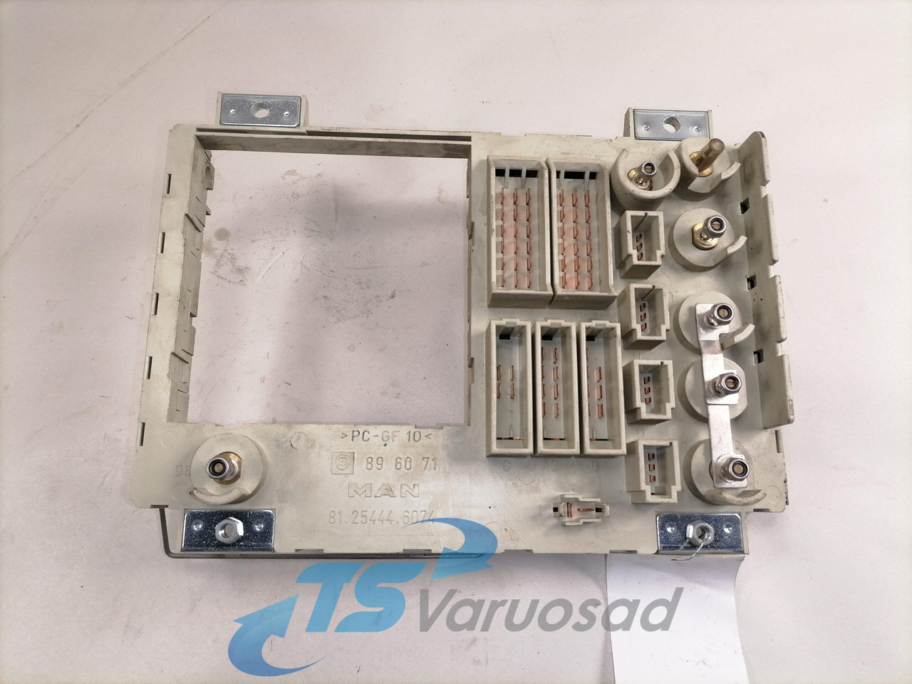 MAN Kaitsmepaneel 81254446074 - Fusível de Caminhão: foto 3 MAN Kaitsmepaneel 81254446074 - Fusível de Caminhão: foto 3