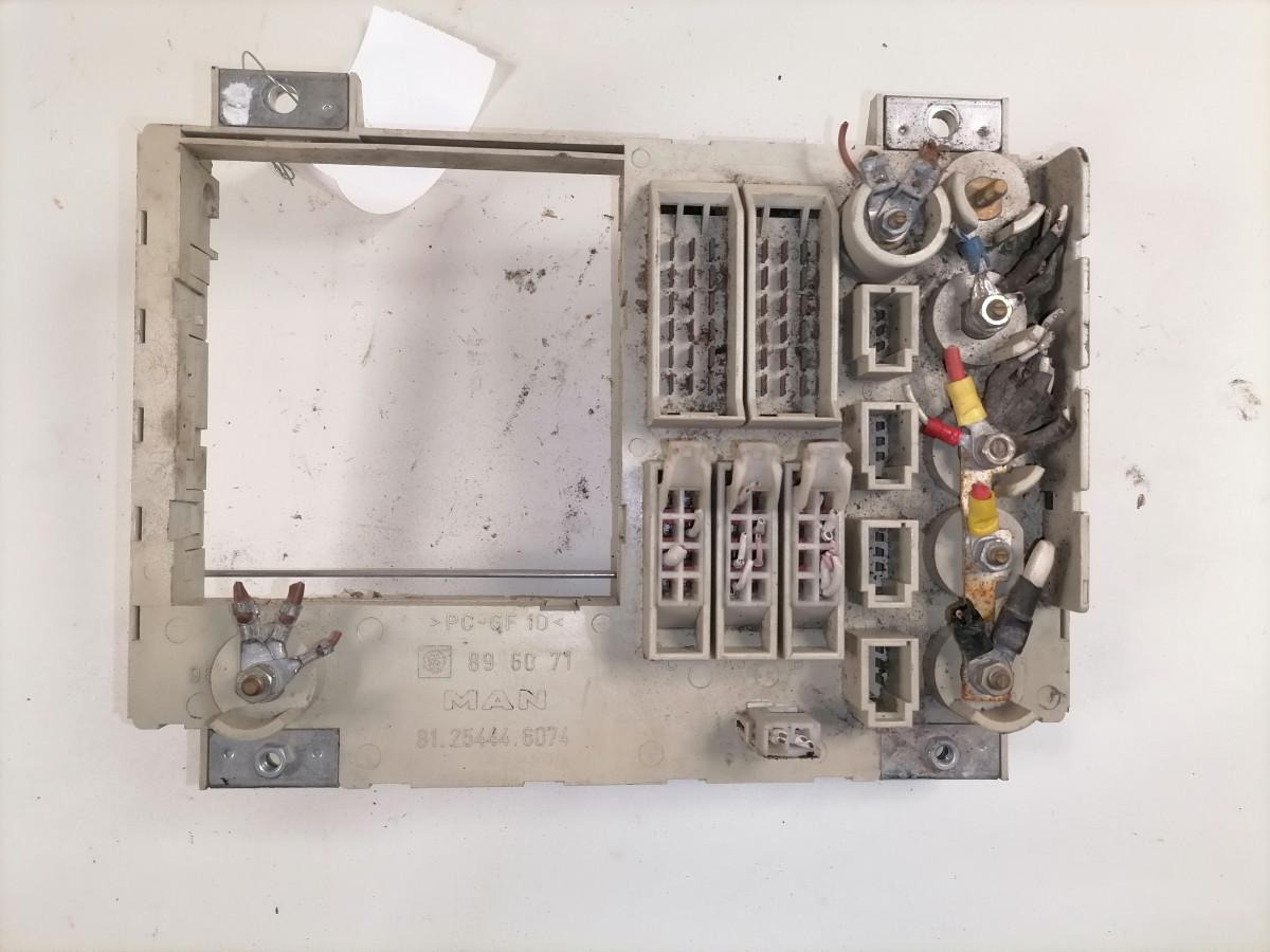 MAN Kaitsmepaneel 81254446074 - Fusível de Caminhão: foto 4 MAN Kaitsmepaneel 81254446074 - Fusível de Caminhão: foto 4