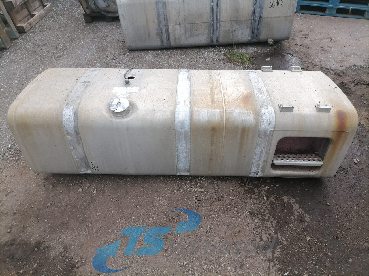 MAN Kütusepaak 710L 81122015712 - Tanque de combustível de Caminhão: foto 1 MAN Kütusepaak 710L 81122015712 - Tanque de combustível de Caminhão: foto 1