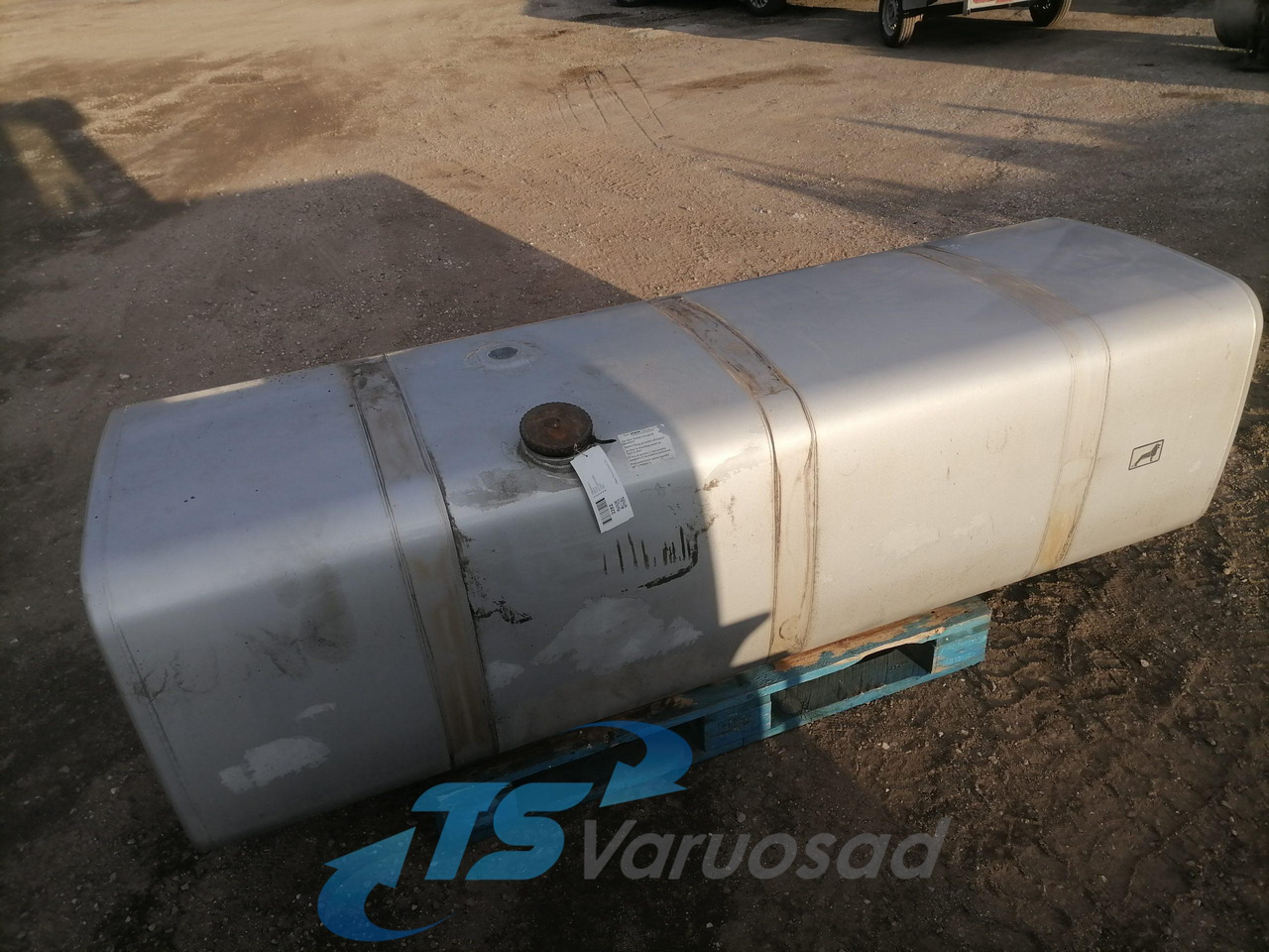 MAN Kütusepaak 800L 81122015598 - Tanque de combustível de Caminhão: foto 1 MAN Kütusepaak 800L 81122015598 - Tanque de combustível de Caminhão: foto 1