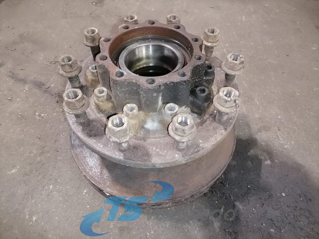 MAN Rear axel hub 81357010155 - Cubo de roda de Caminhão: foto 1 MAN Rear axel hub 81357010155 - Cubo de roda de Caminhão: foto 1