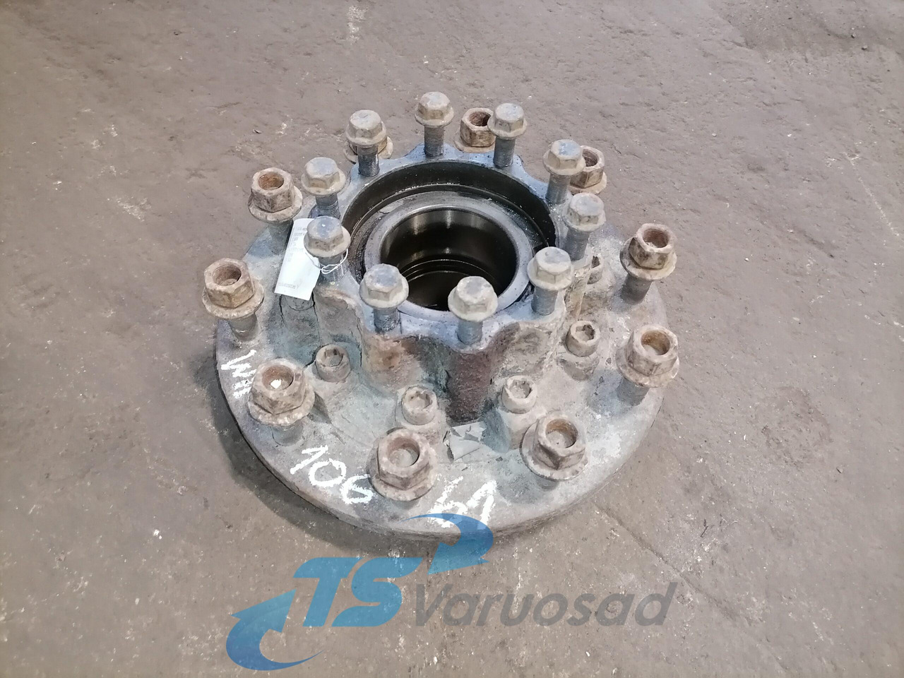 MAN Rear axel hub 81357010155 - Cubo de roda de Caminhão: foto 1 MAN Rear axel hub 81357010155 - Cubo de roda de Caminhão: foto 1
