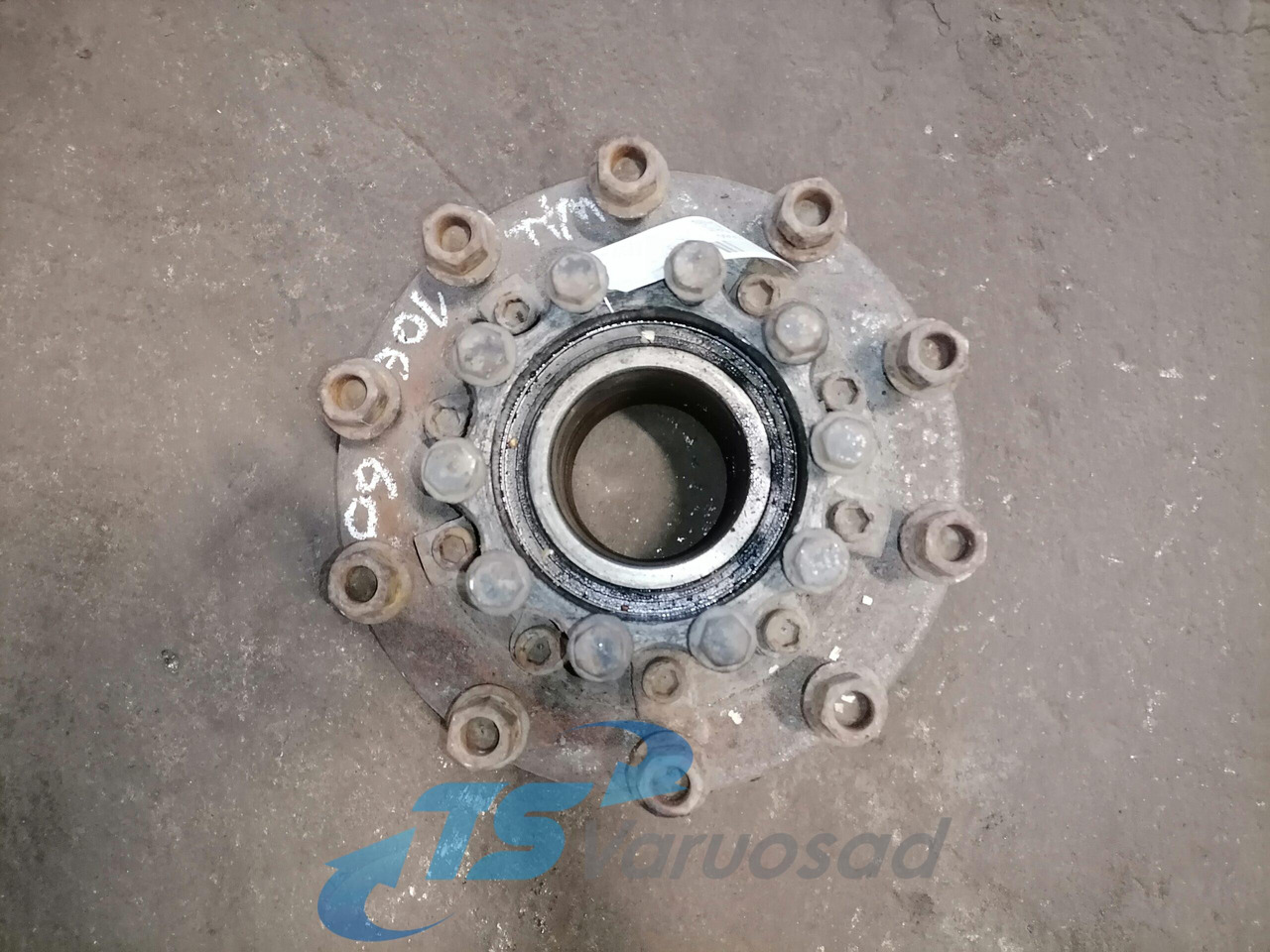 MAN Rear axel hub 81357010155 - Cubo de roda de Caminhão: foto 3 MAN Rear axel hub 81357010155 - Cubo de roda de Caminhão: foto 3