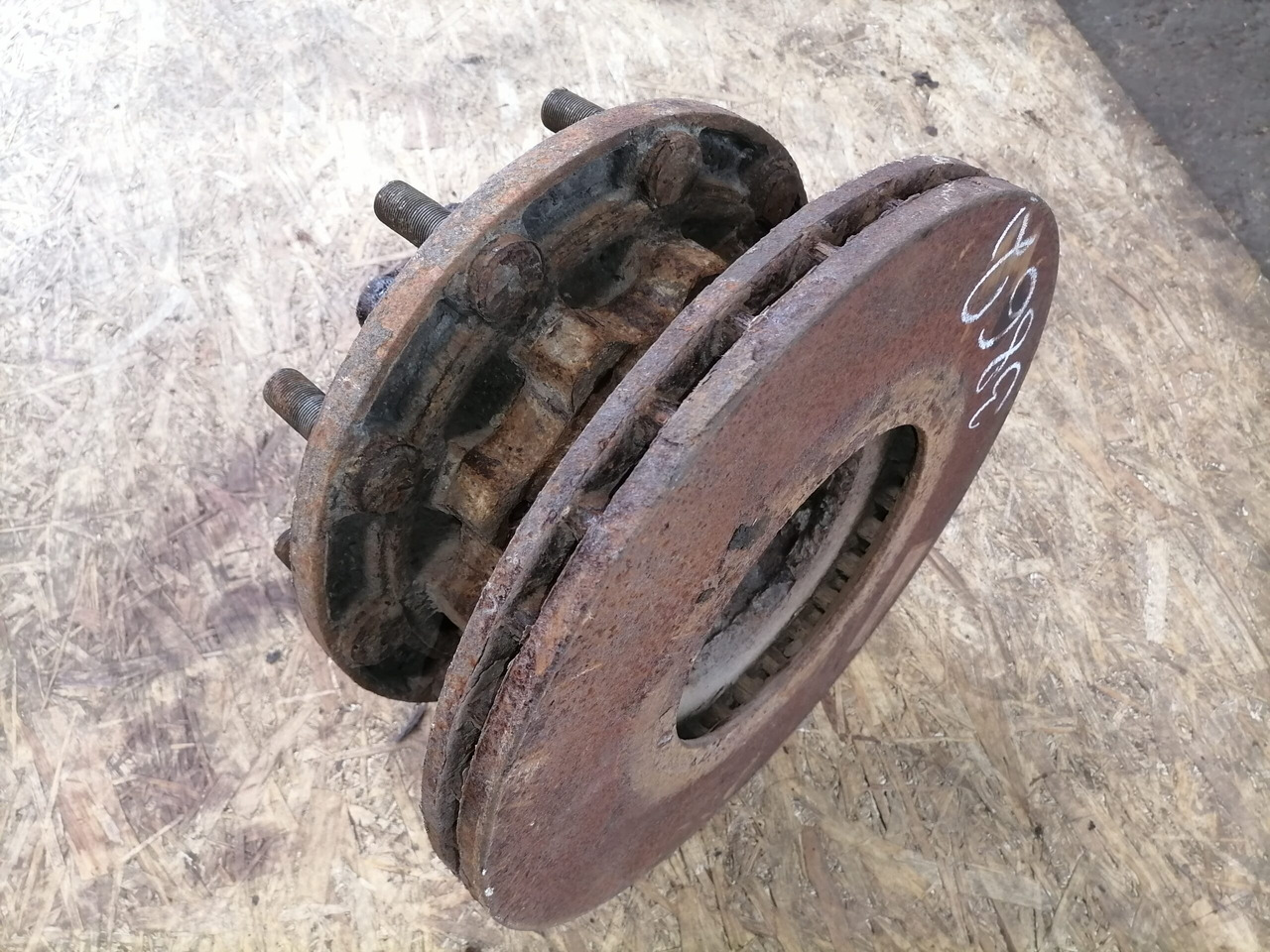 MAN Rear axel hub 81357013155 - Cubo de roda de Caminhão: foto 4 MAN Rear axel hub 81357013155 - Cubo de roda de Caminhão: foto 4