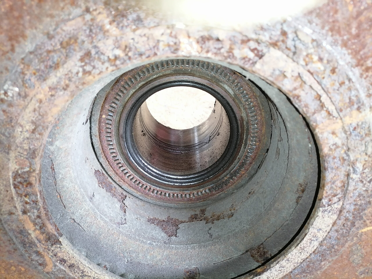 MAN Rear axel hub 81357013155 - Cubo de roda de Caminhão: foto 3 MAN Rear axel hub 81357013155 - Cubo de roda de Caminhão: foto 3