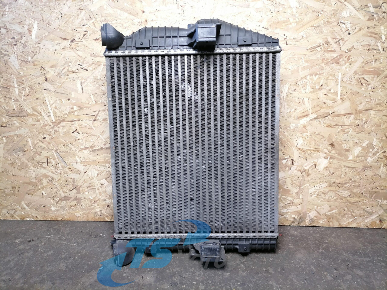 MB Intercooler radiator A9705000604 - Intercooler de Caminhão: foto 2 MB Intercooler radiator A9705000604 - Intercooler de Caminhão: foto 2