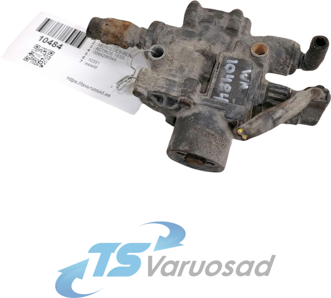 Mercedes-Benz ABS brake valve 0044296544 - Válvula de freio de Caminhão: foto 1 Mercedes-Benz ABS brake valve 0044296544 - Válvula de freio de Caminhão: foto 1