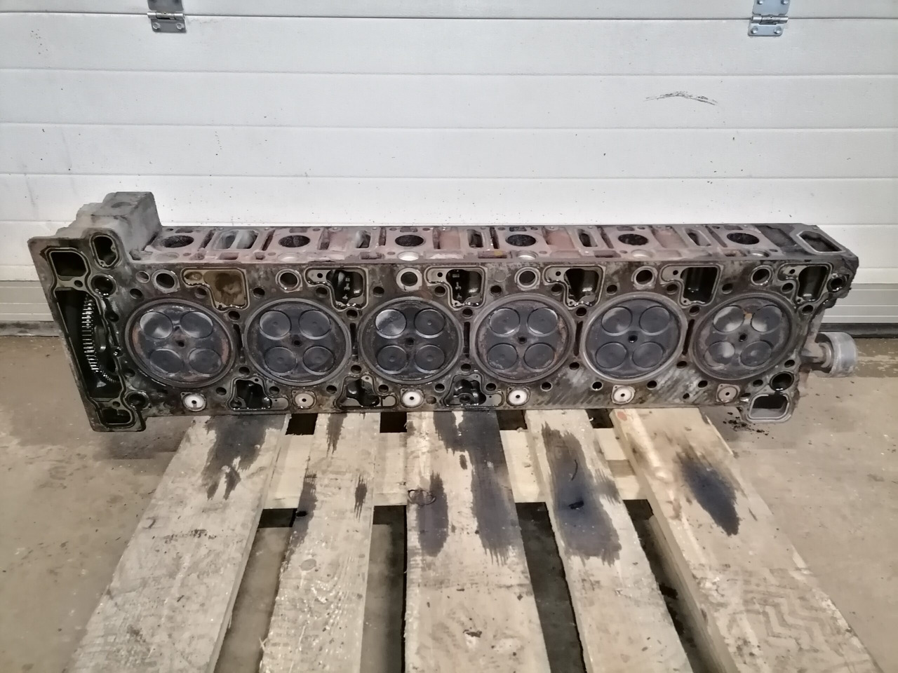 Mercedes-Benz Cylinder head A4710102720 - Cabeça do motor de Caminhão: foto 2 Mercedes-Benz Cylinder head A4710102720 - Cabeça do motor de Caminhão: foto 2