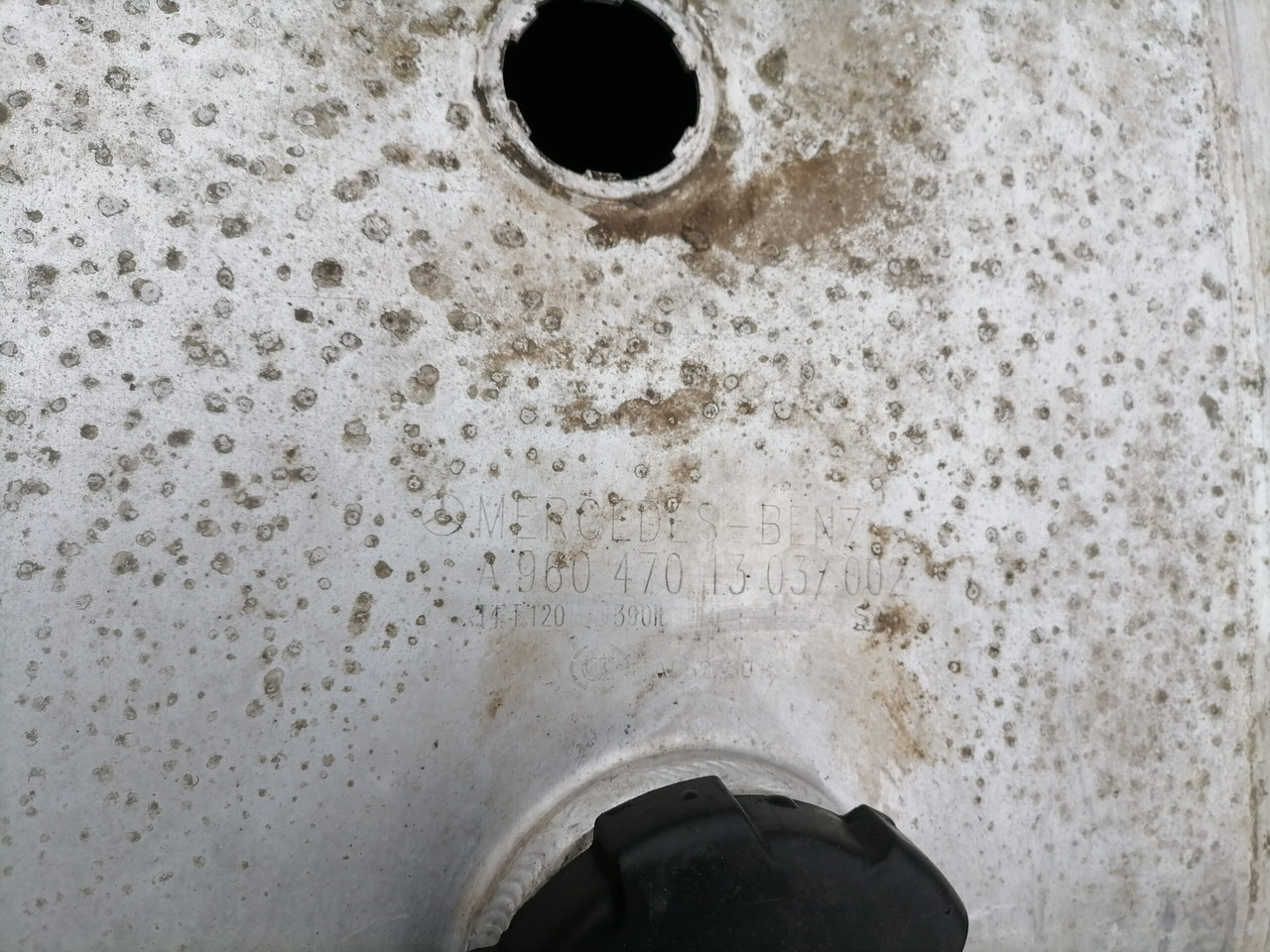 Mercedes-Benz Kütusepaak 390L A9604701303 - Tanque de combustível de Caminhão: foto 5 Mercedes-Benz Kütusepaak 390L A9604701303 - Tanque de combustível de Caminhão: foto 5