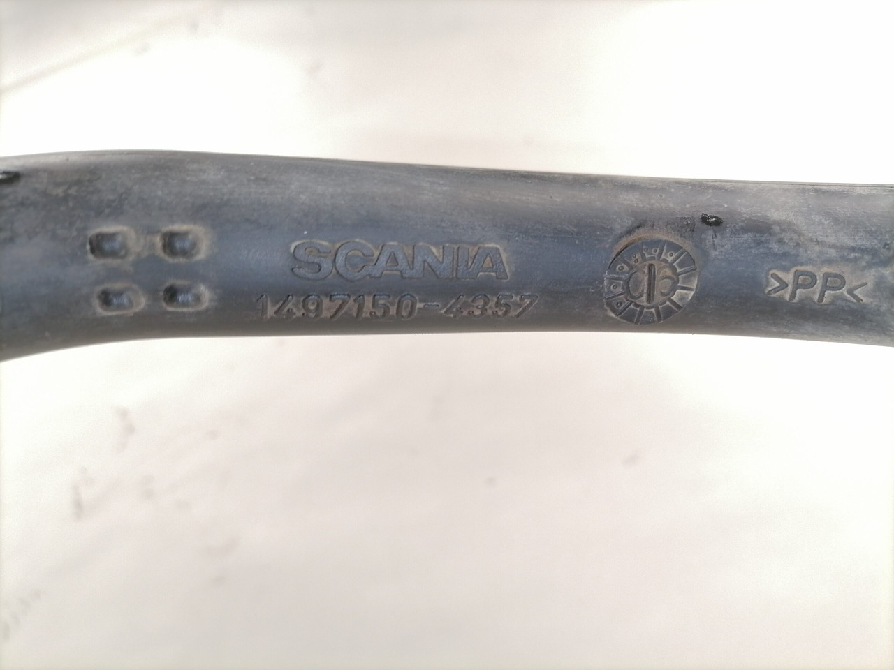 Scania Compressor air pipe 1745460 - Compressor, sistema de ar comprimido de Caminhão: foto 4 Scania Compressor air pipe 1745460 - Compressor, sistema de ar comprimido de Caminhão: foto 4