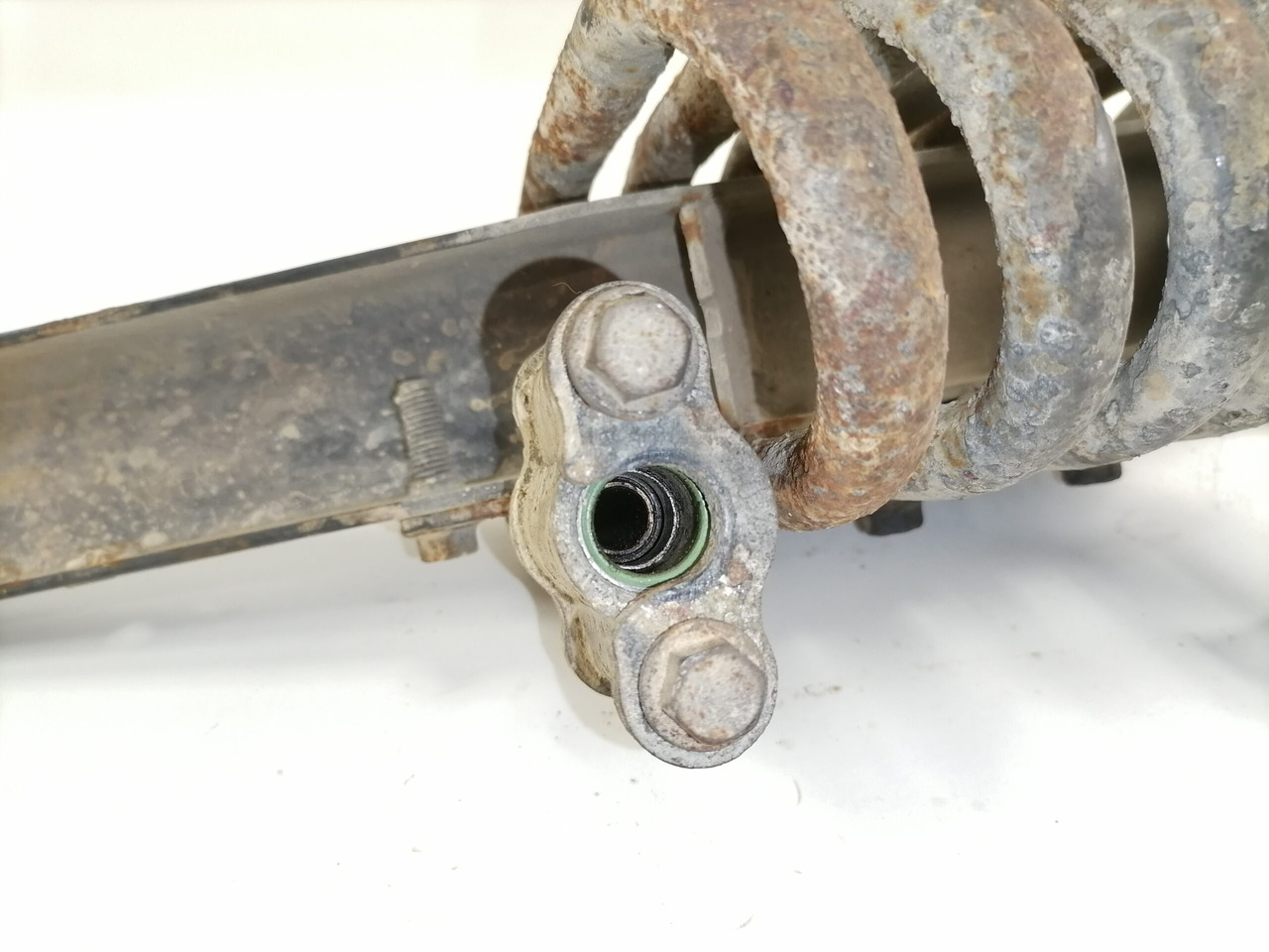 Scania Compressor air pipe 1747246 - Compressor, sistema de ar comprimido de Caminhão: foto 5 Scania Compressor air pipe 1747246 - Compressor, sistema de ar comprimido de Caminhão: foto 5