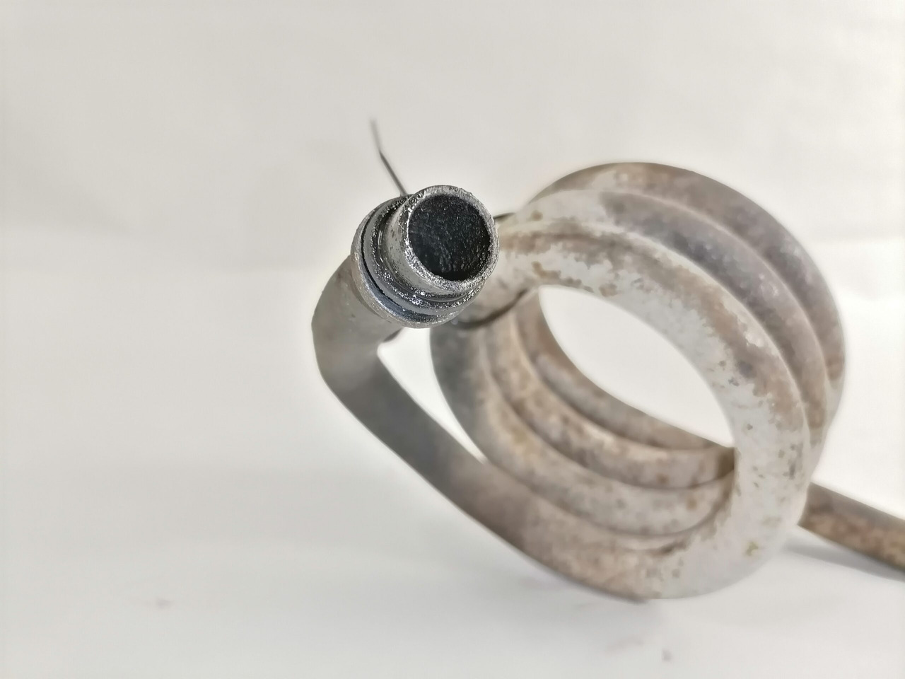 Scania Compressor air pipe 1933077 - Compressor, sistema de ar comprimido de Caminhão: foto 3 Scania Compressor air pipe 1933077 - Compressor, sistema de ar comprimido de Caminhão: foto 3