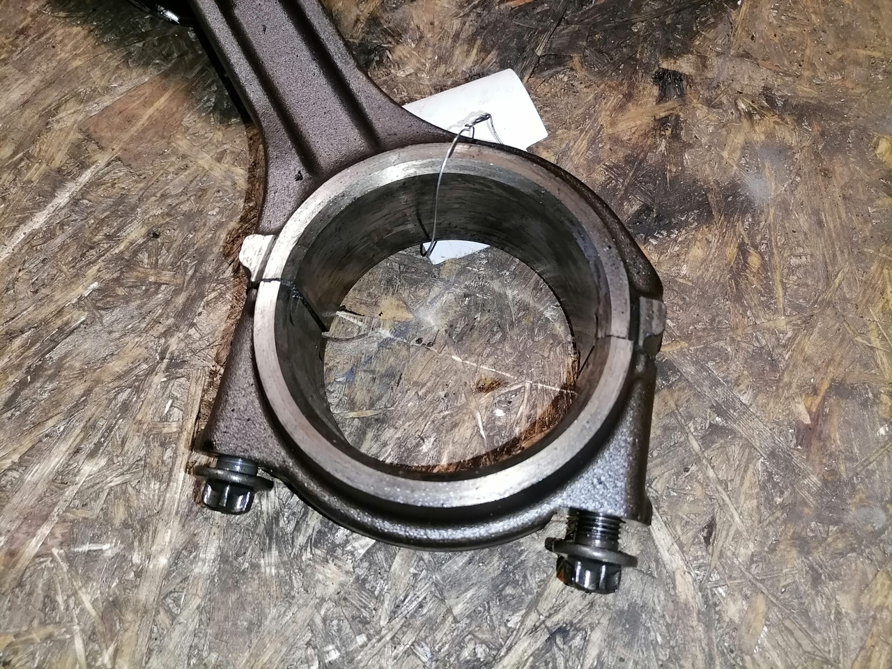 Scania Connecting rod + piston 1798596 - Piston/ Anel/ Buch de Caminhão: foto 2 Scania Connecting rod + piston 1798596 - Piston/ Anel/ Buch de Caminhão: foto 2
