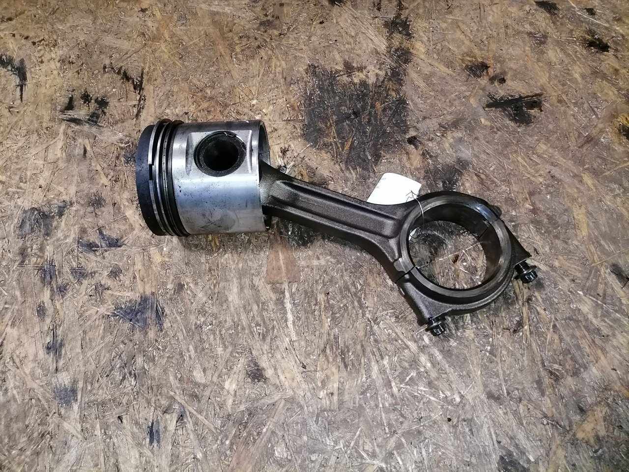 Scania Connecting rod + piston 1798596 - Piston/ Anel/ Buch de Caminhão: foto 1 Scania Connecting rod + piston 1798596 - Piston/ Anel/ Buch de Caminhão: foto 1
