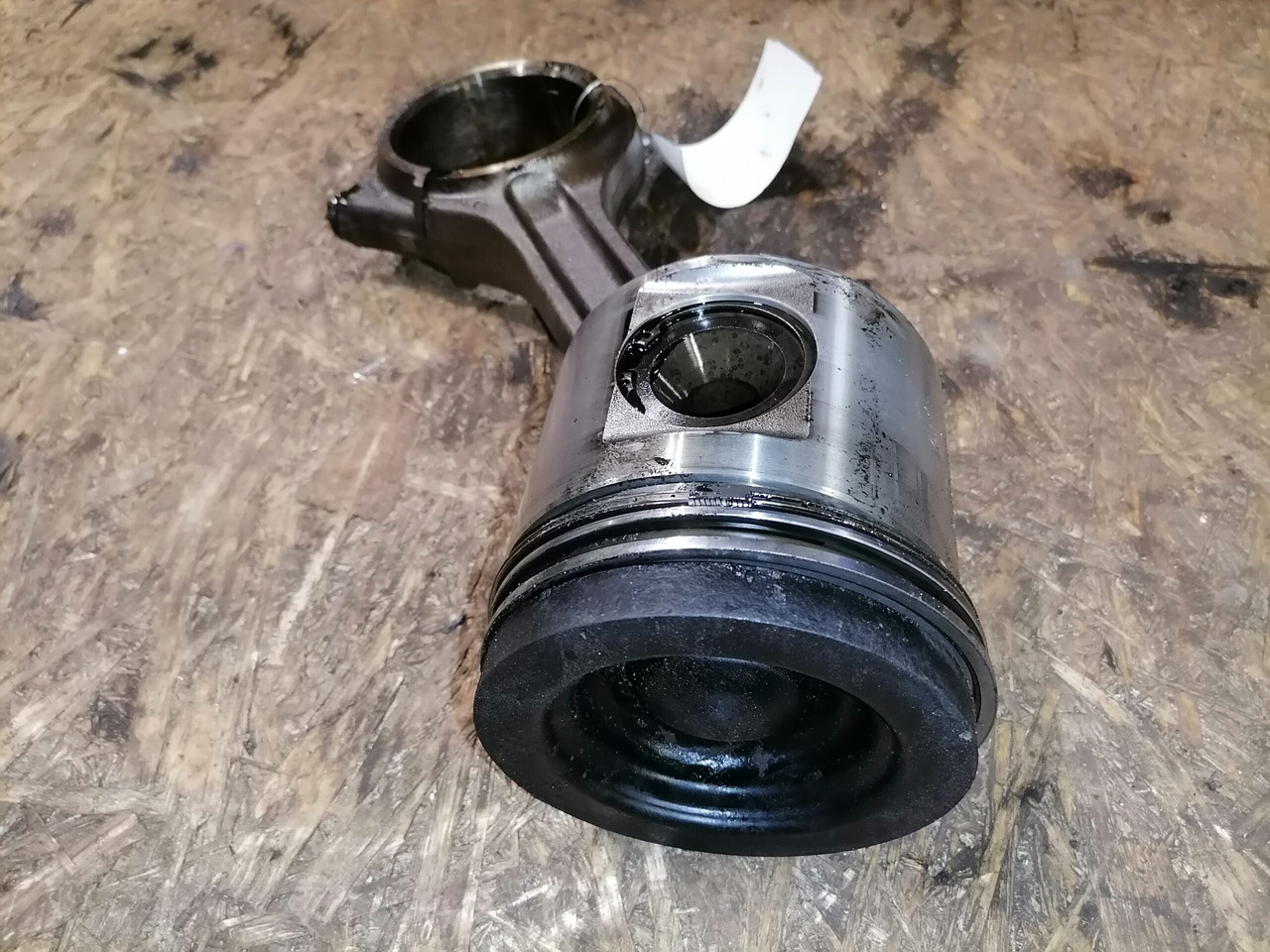 Scania Connecting rod + piston 1798596 - Piston/ Anel/ Buch de Caminhão: foto 5 Scania Connecting rod + piston 1798596 - Piston/ Anel/ Buch de Caminhão: foto 5