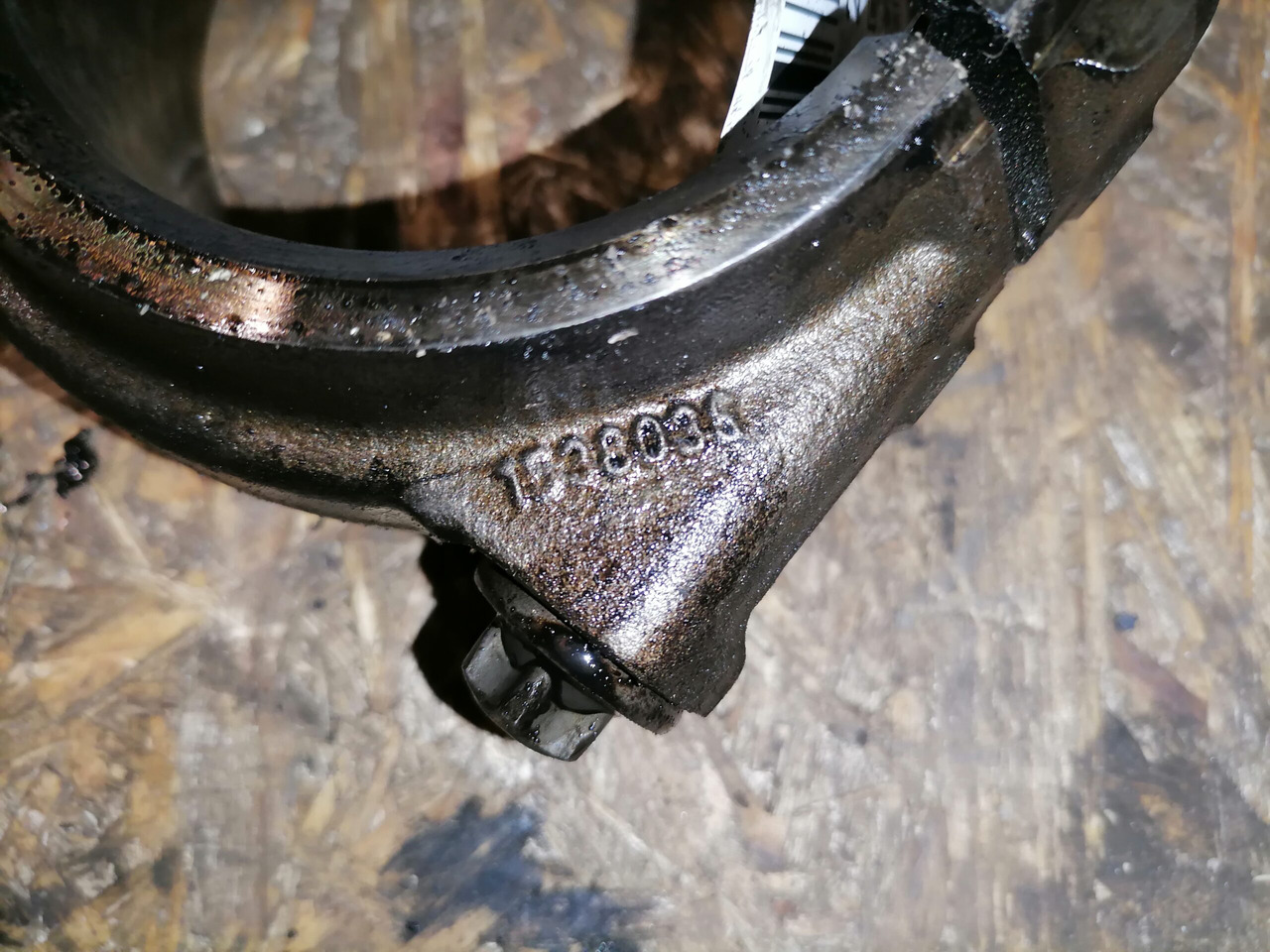 Scania Connecting rod + piston 1798596 - Piston/ Anel/ Buch de Caminhão: foto 4 Scania Connecting rod + piston 1798596 - Piston/ Anel/ Buch de Caminhão: foto 4