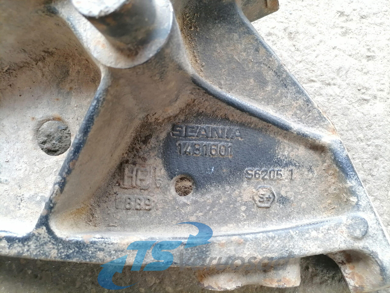 Scania Front bumper carrier 1431601 - Para-choque de Caminhão: foto 2 Scania Front bumper carrier 1431601 - Para-choque de Caminhão: foto 2