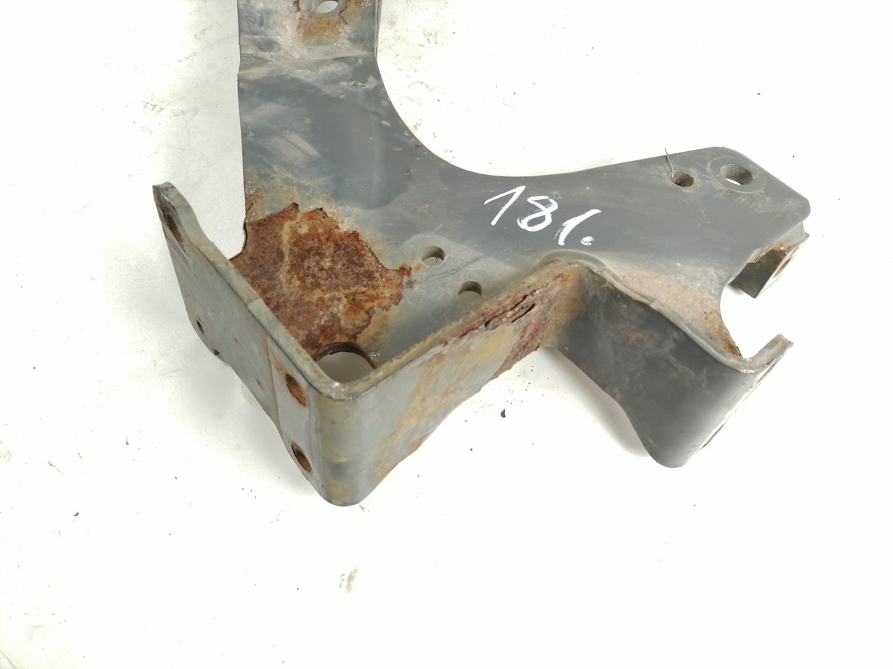 Scania Front bumper carrier 1802166 - Para-choque de Caminhão: foto 4 Scania Front bumper carrier 1802166 - Para-choque de Caminhão: foto 4